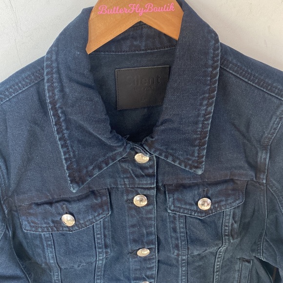 (A8) SILENT NEW YORK Women's Denim Jacket, raw hem in dark blue, size large, NWT - Picture 8 of 14